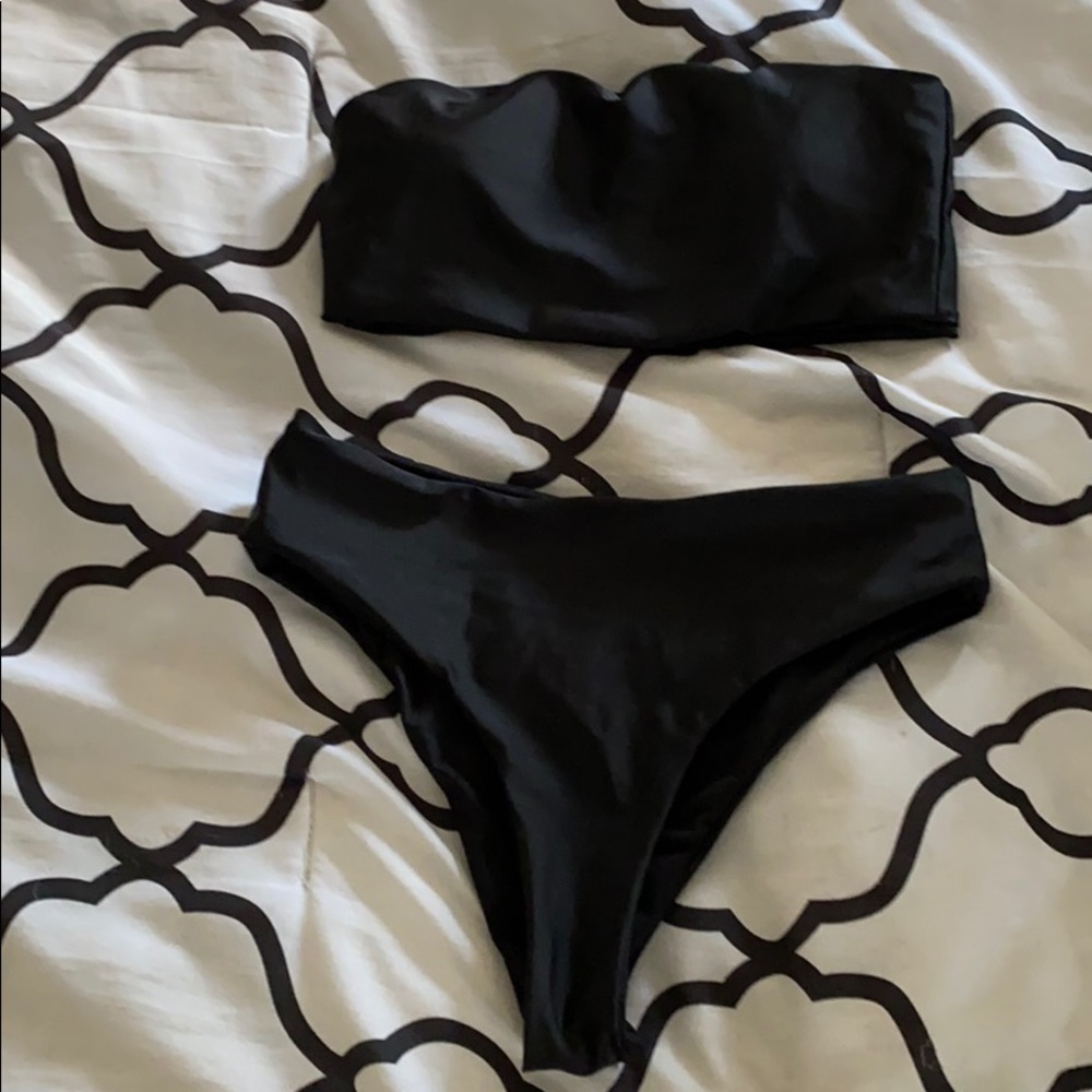 Black bikini